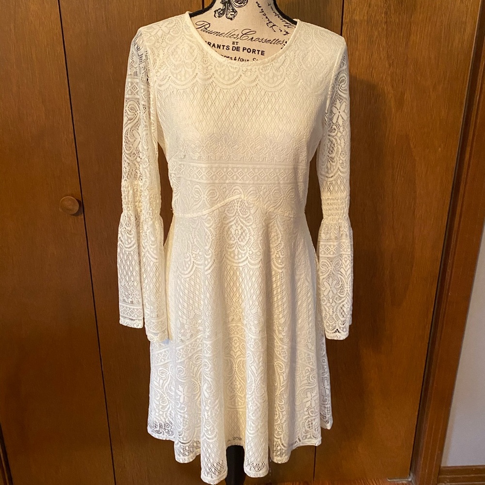 WHITE DETAILED DRESS